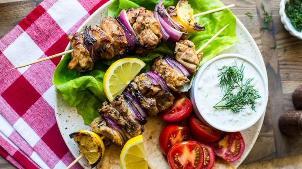 طرز تهیه کباب ترکی مرغ به سبک رستورانی خوشمزه با سس مخصوص